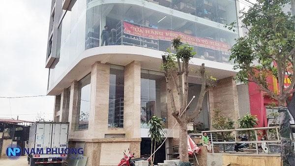 Thi công vách kính mặt dựng cho công ty