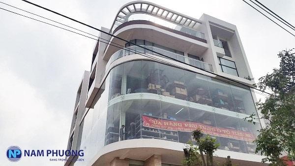 Nam Phương Window lắp đặt vách kính cho siêu thị phụ tùng ô tô Tiến Mơ