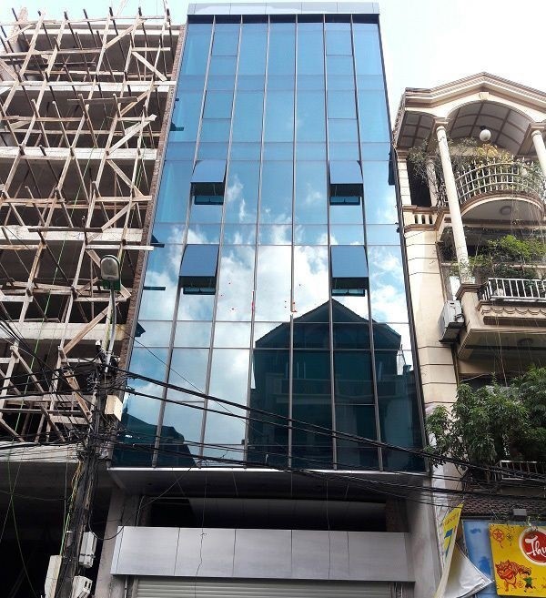 Thi công vách kính mặt dựng cho showroom