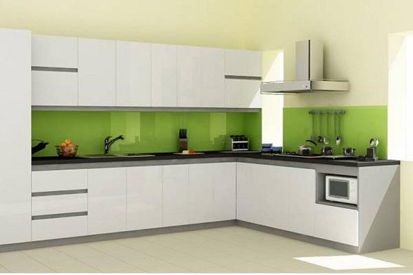 Mẫu kính ốp bếp màu xanh lá non