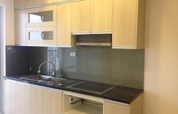 Mẫu kính ốp bếp màu ghi xám