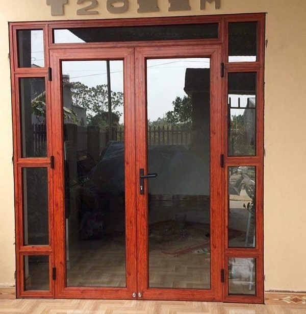 Mẫu cửa đổ nhôm Xingfa tem đỏ kiểu chớp lật