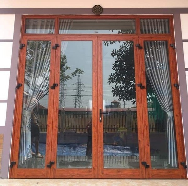 Mẫu cửa đổ nhôm Xingfa tem đỏ kiểu chớp lật