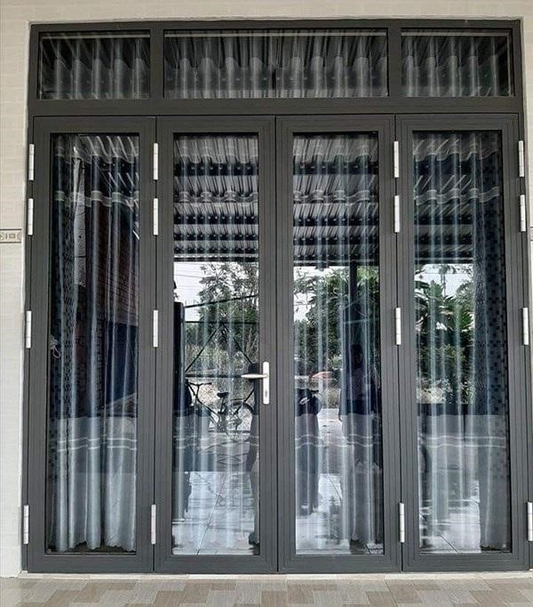 Mẫu cửa đổ nhôm Xingfa tem đỏ kiểu chớp lật