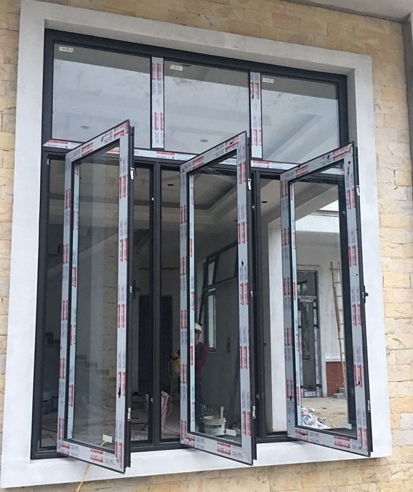 Mẫu cửa đổ nhôm Xingfa tem đỏ kiểu chớp lật