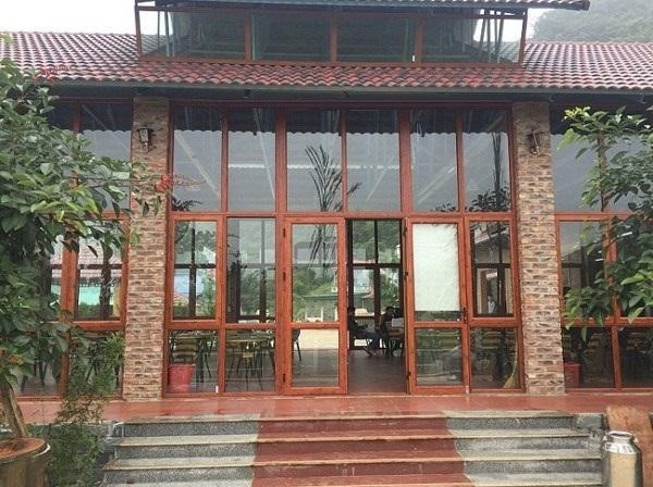 Mẫu cửa đổ nhôm Xingfa tem đỏ kiểu chớp lật