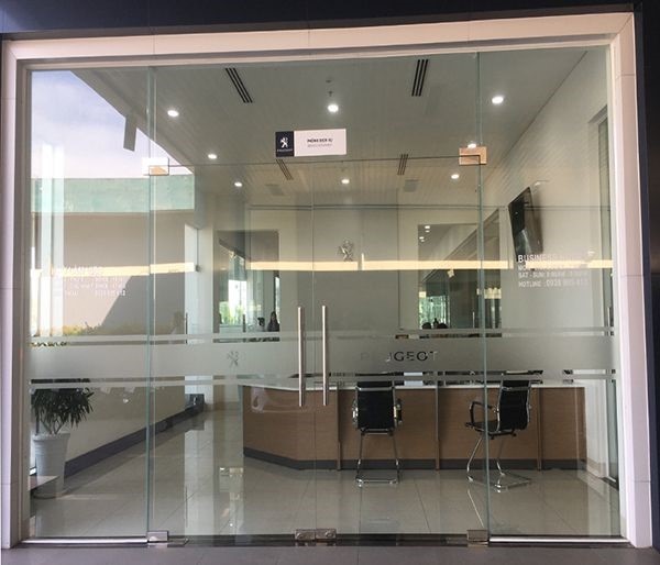 Thi công cửa kính cường lực ở đâu?