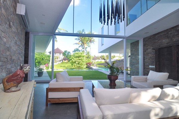 Mẫu cửa kính cường lực cho phòng khách