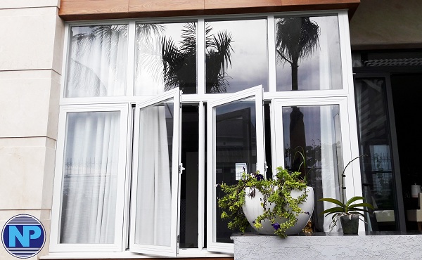 Cửa nhôm xingfa màu trắng sứ mang lại vẻ trang nhã