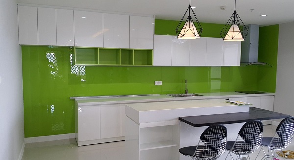 Kính màu ốp bếp có bảng màu đa dạng, phong phú