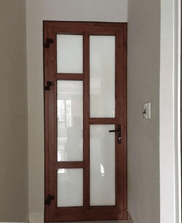 Mẫu cửa nhà vệ sinh, toilet nhôm Xingfa chia ô nghệ thuật
