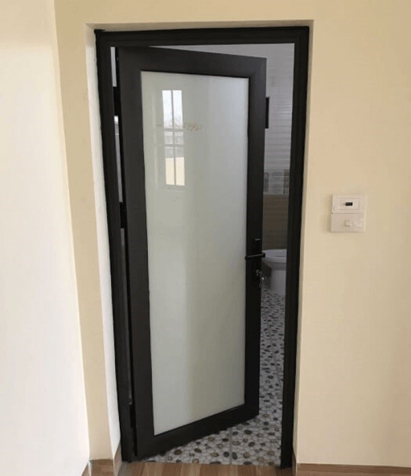 Mẫu cửa phòng tắm nhôm kính việt pháp hệ 450 màu trắng sữa mờ