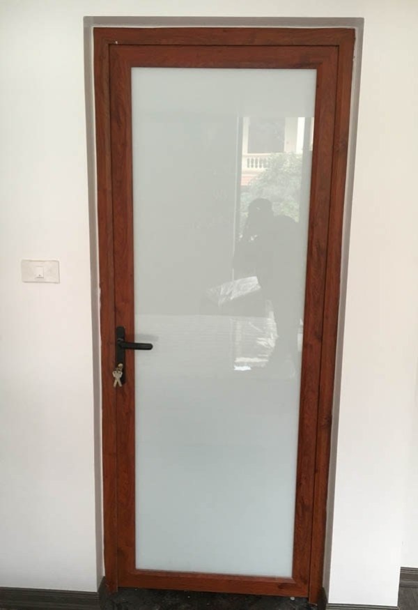 Mẫu cửa nhà WC vân gỗ 1 cánh kính