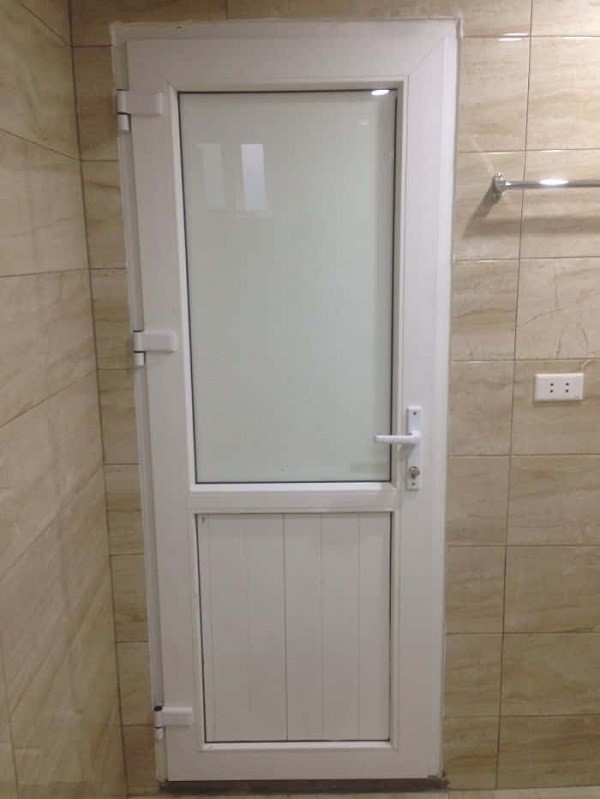 Mẫu cửa nhà vệ sinh có kính trong suốt